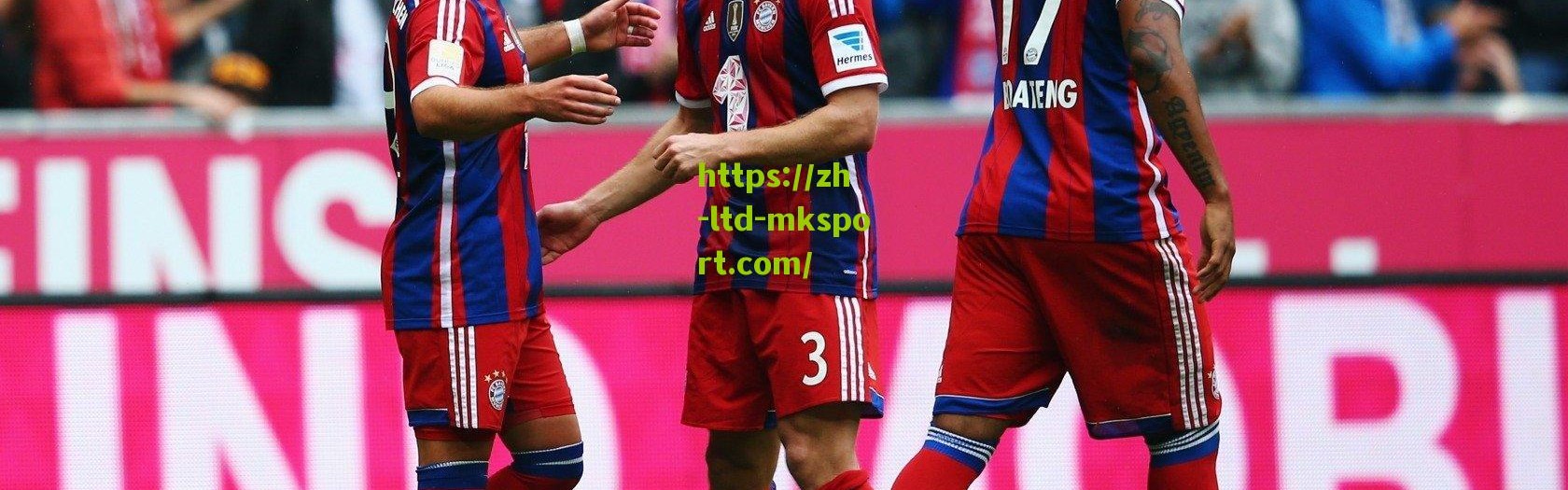 金玟哉季前训练状态火热 化身导师助伊藤洋辉融入球队