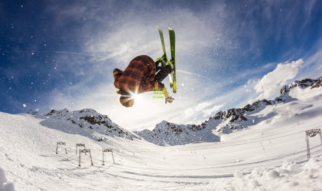 外媒曝更衣室冲突细节，基恩怒斥染红队友你是不是傻？