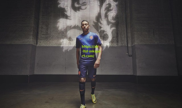 灵动舞步惊艳全场，勇士核心篮下演绎华丽艺术