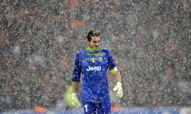 世界杯奇观，巴掌脸成焦点，亚非军团逆袭，场外美食经济遇寒流