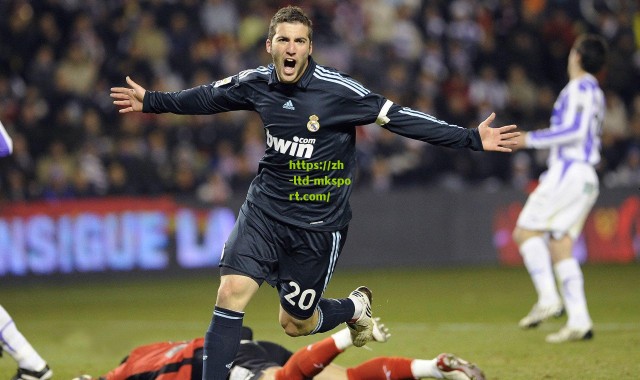 电讯报，退役球星克罗斯战袍拍出天价 慈善拍卖引发球迷狂热竞标