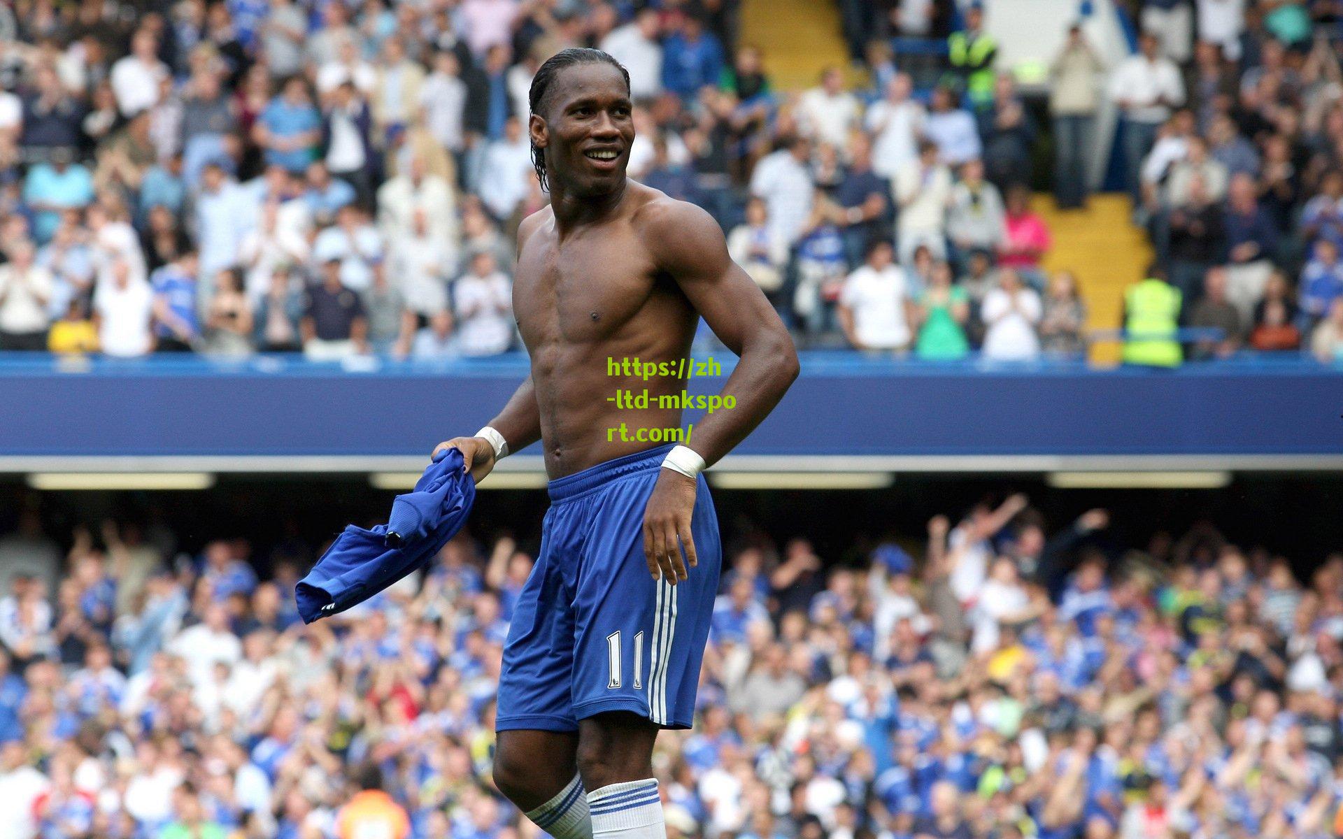 足坛巨星焕新颜,当梅西、C罗与姆巴佩换上夏日清凉发型