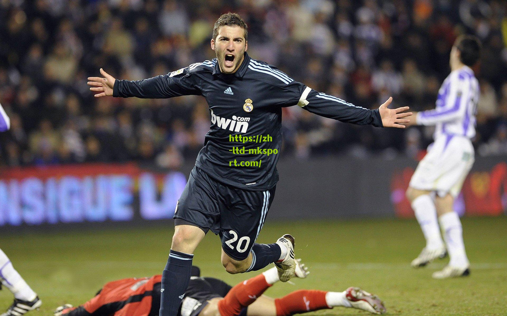 基米希右后卫困局持续发酵 纳格尔斯曼战术调整面临严峻考验