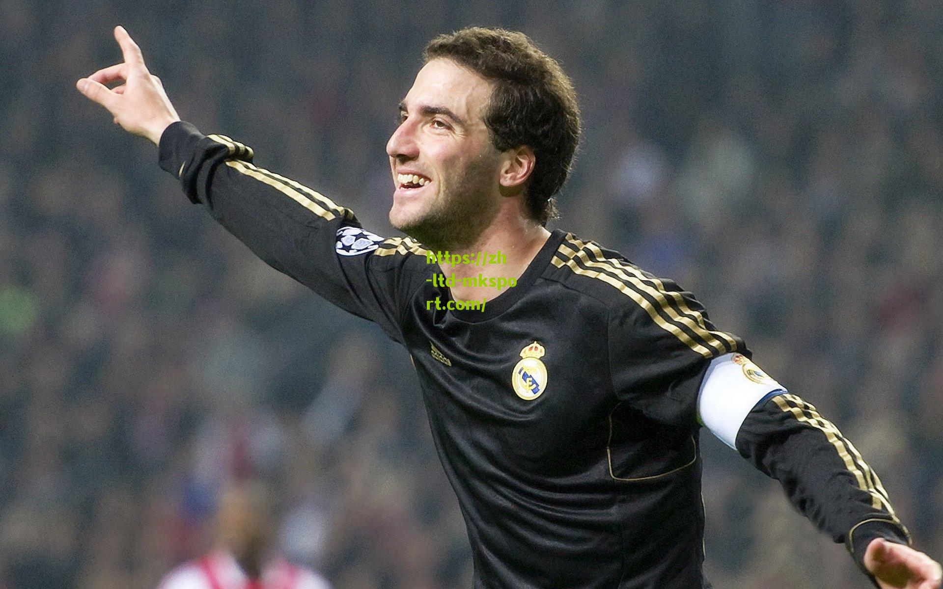 宿敌亦是故人!勇士鏖战太阳赛后 库里杜兰特深情相拥 十年光阴刻写NBA传奇篇章